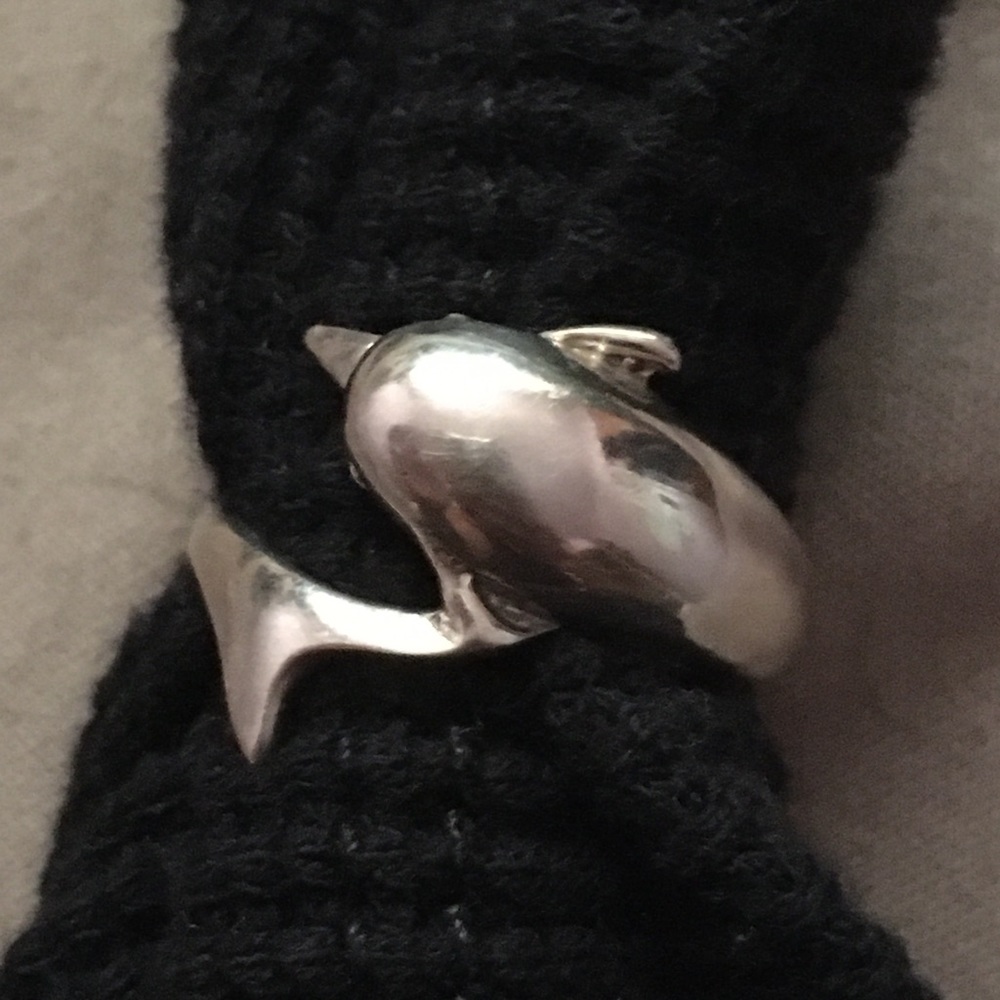 Sterling silver dolphin 🐬 ring.